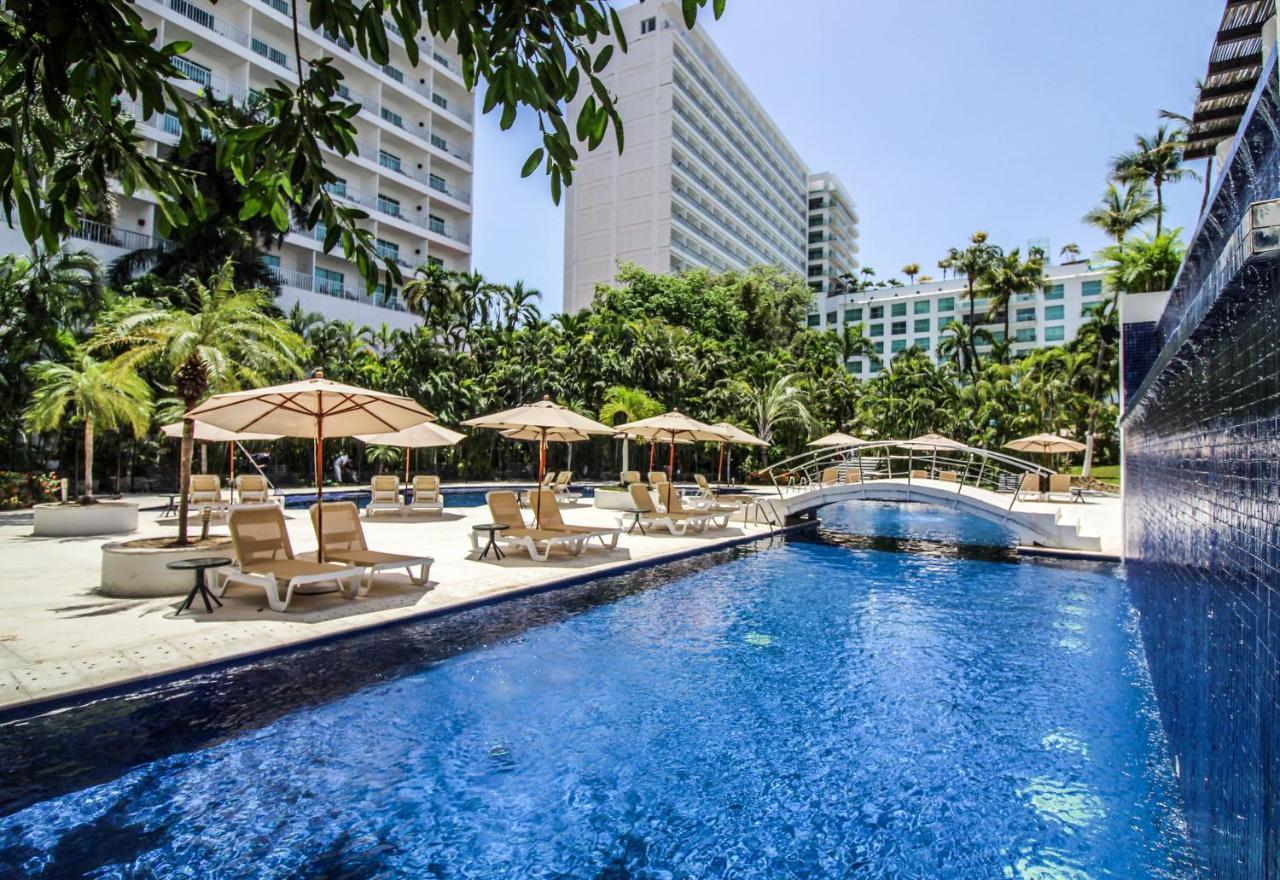 Emporio Acapulco Hotel Екстериор снимка The pool at the hotel