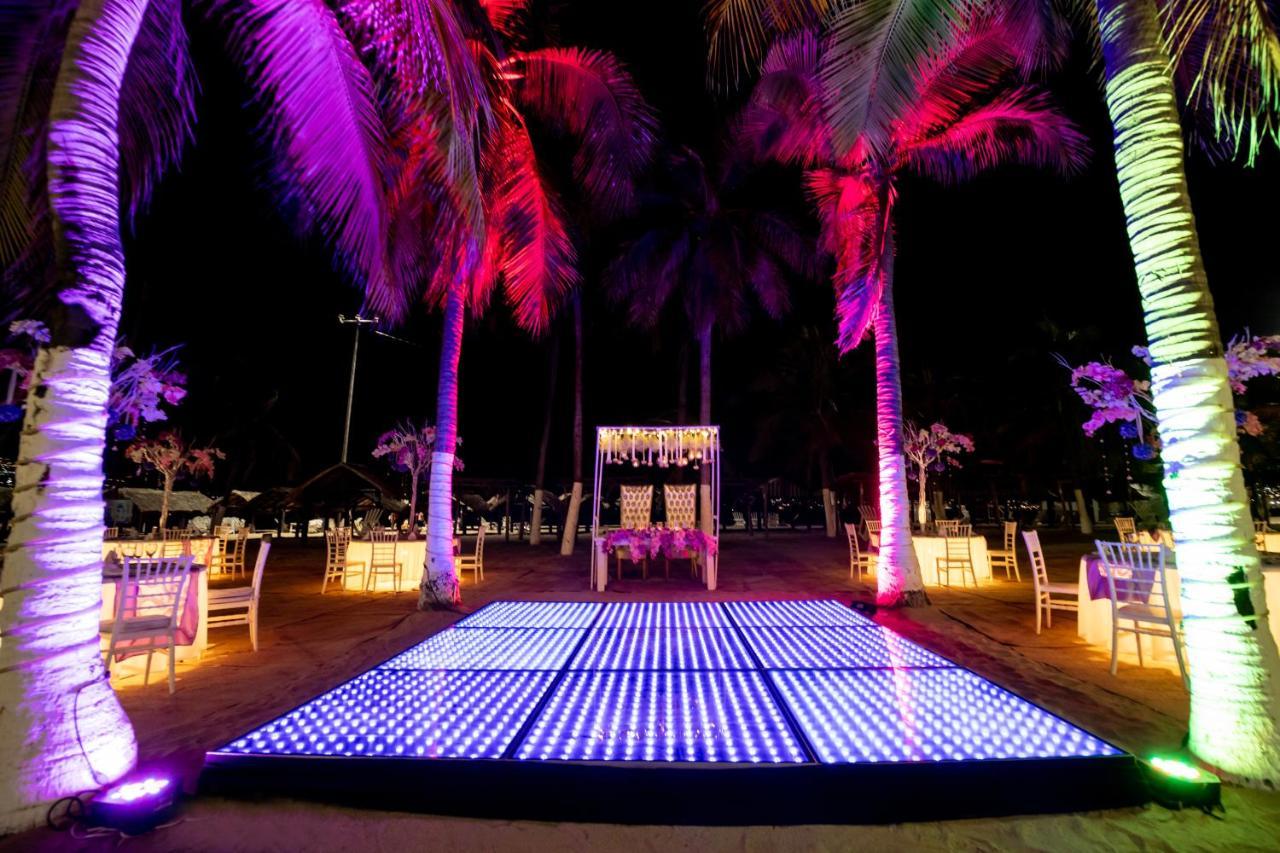 Emporio Acapulco Hotel Екстериор снимка A dance floor with LED lights