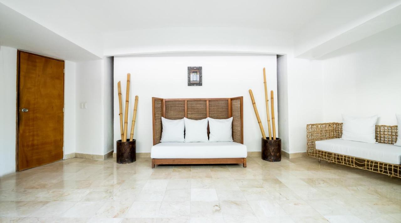Emporio Acapulco Hotel Екстериор снимка A room at the hotel