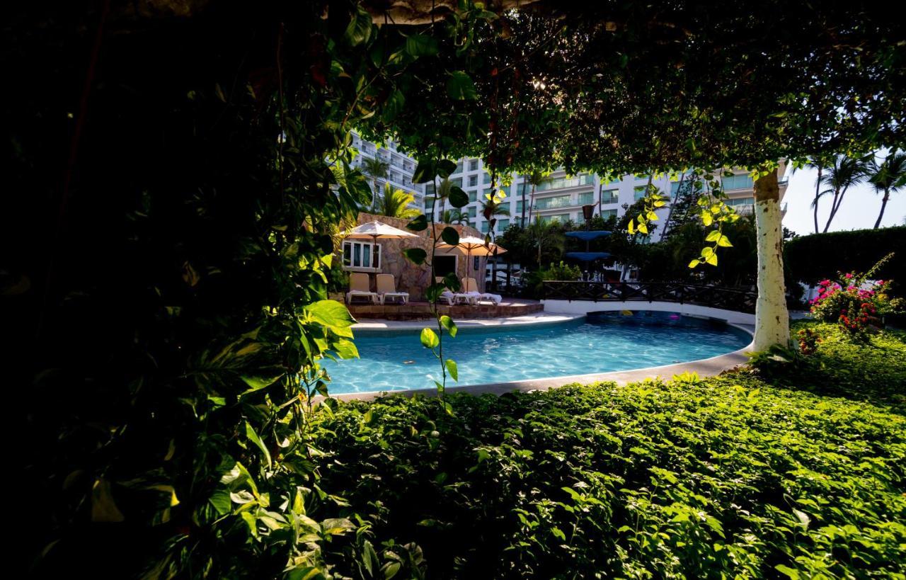 Emporio Acapulco Hotel Екстериор снимка The pool at the Hotel