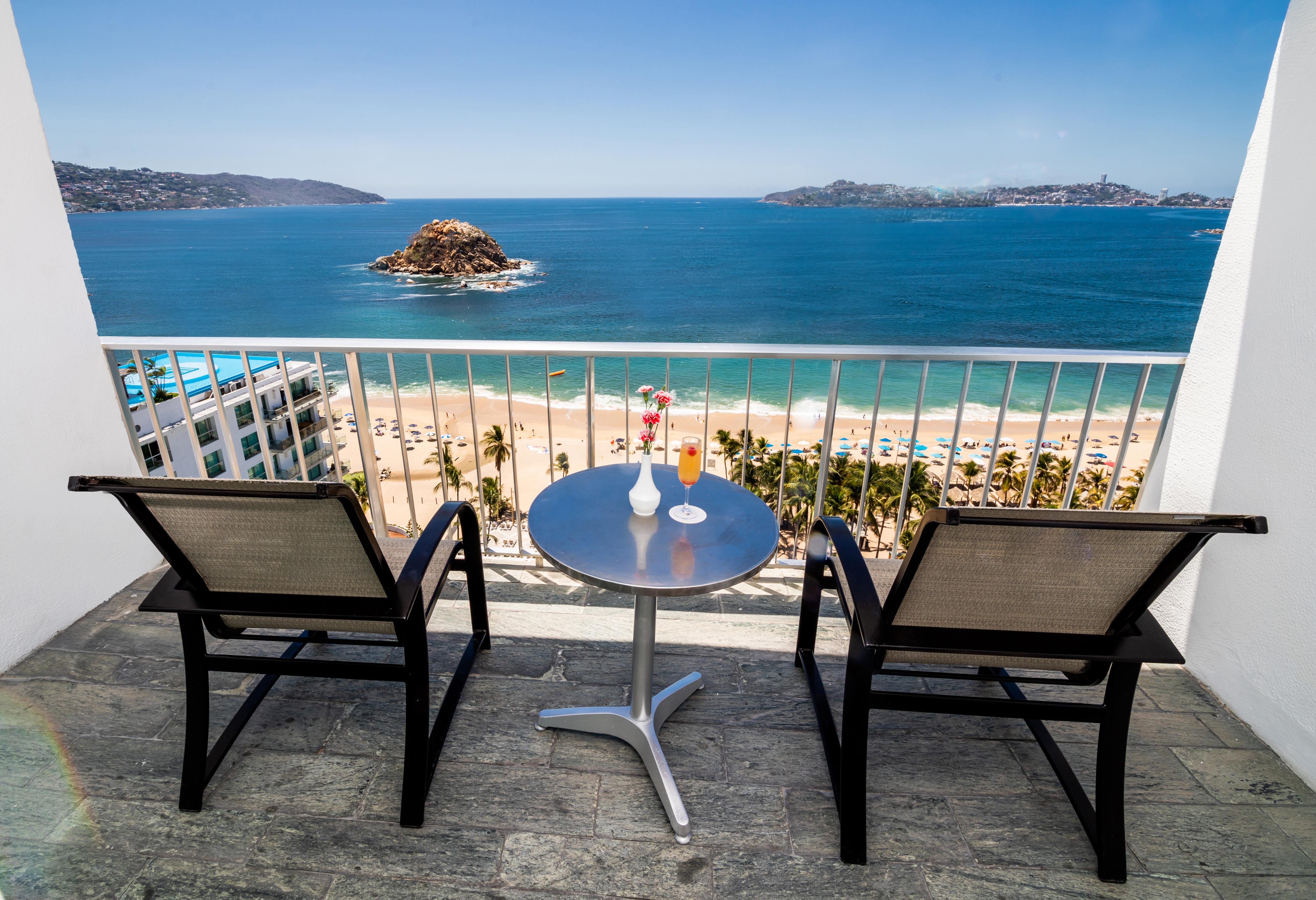 Emporio Acapulco Hotel Екстериор снимка View from a balcony