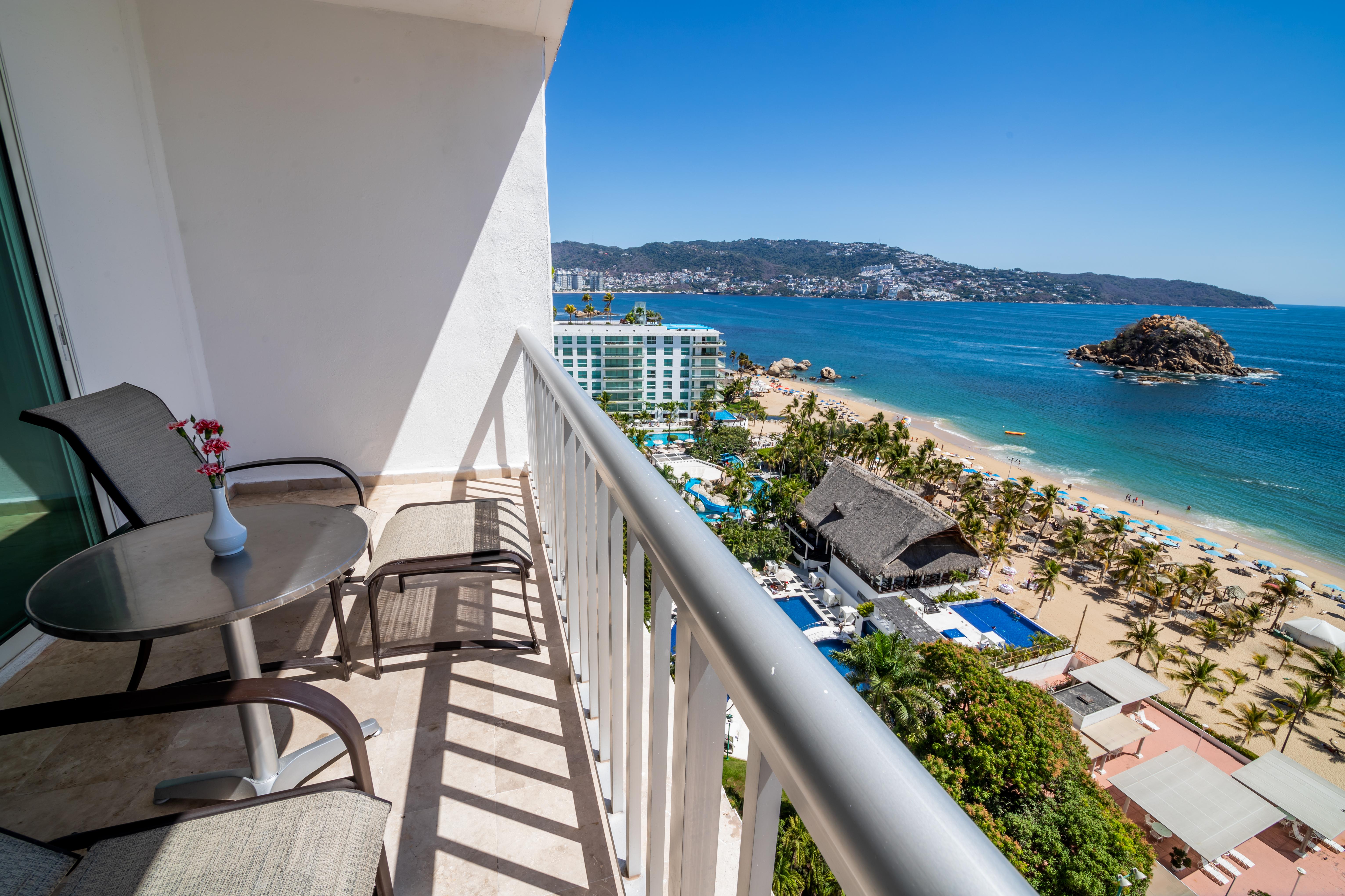 Emporio Acapulco Hotel Екстериор снимка View of the Bay of Acapulco from a hotel