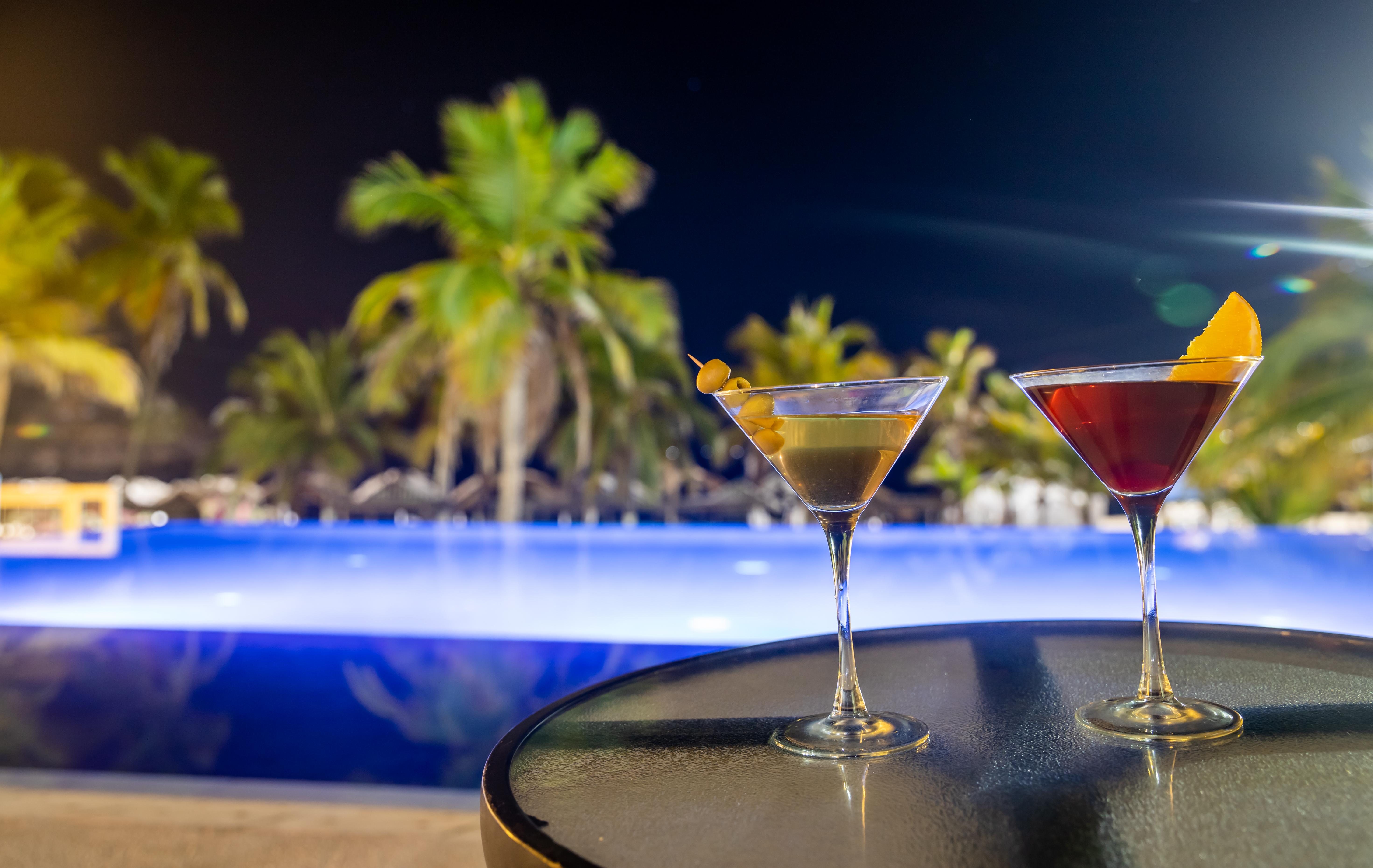 Emporio Acapulco Hotel Екстериор снимка Cocktails at the pool
